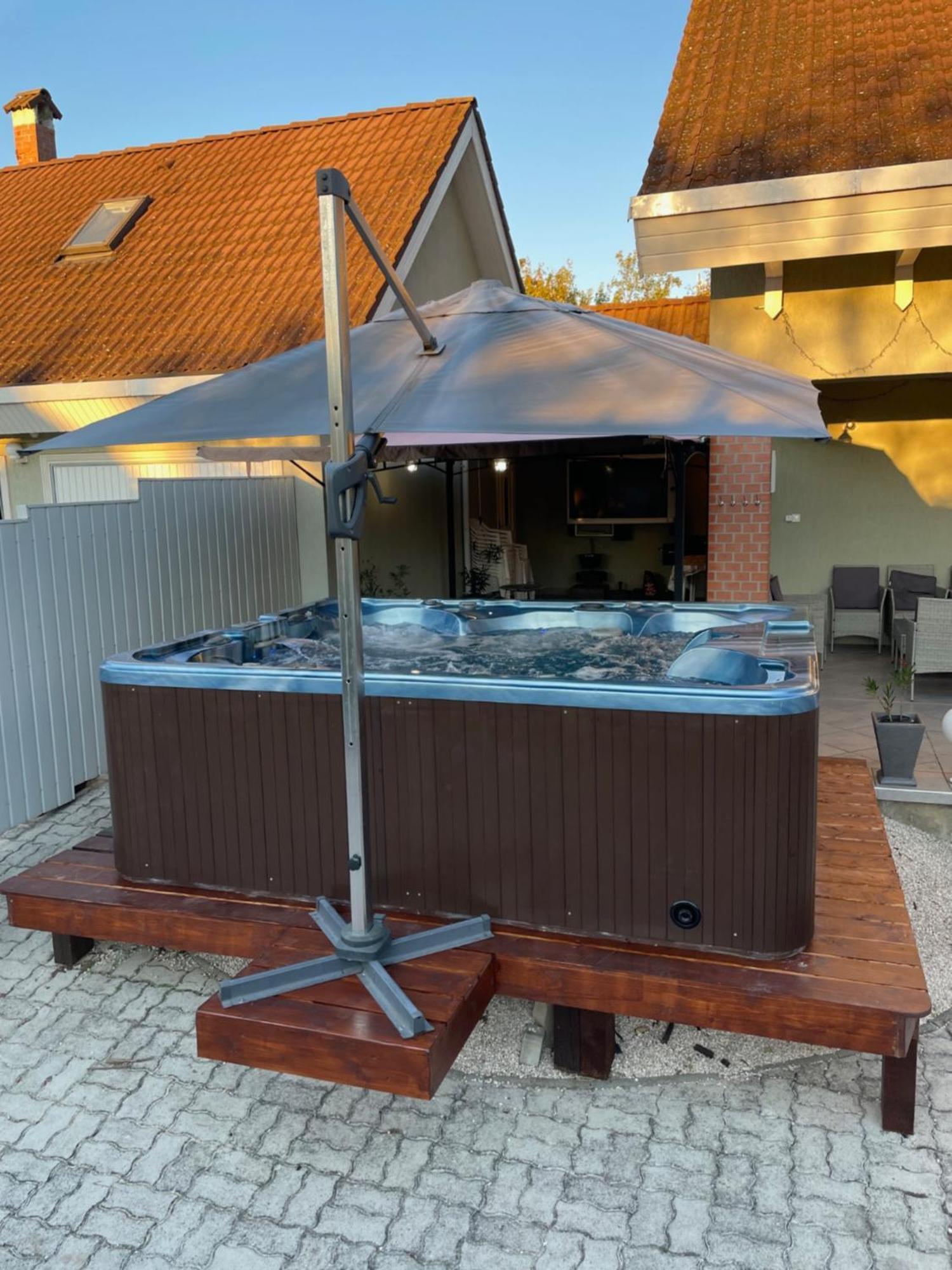 Nikolux Apartman Hajduszoboszlo Exterior foto