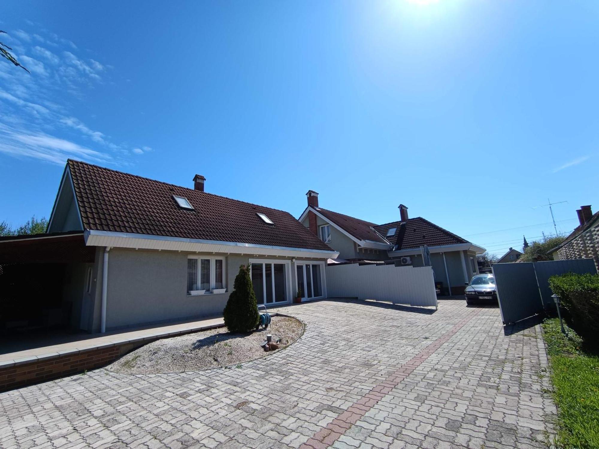 Nikolux Apartman Hajduszoboszlo Exterior foto