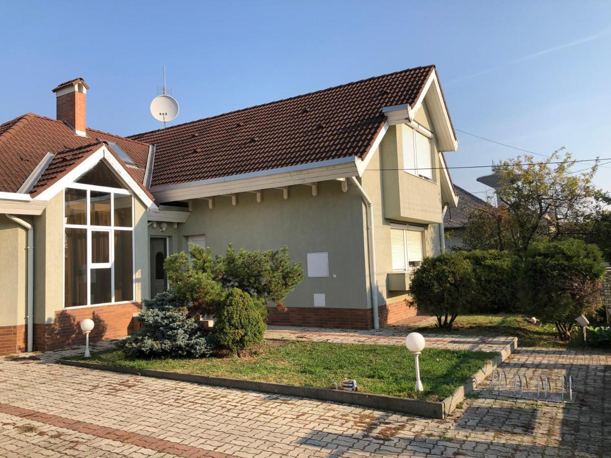 Nikolux Apartman Hajduszoboszlo Exterior foto